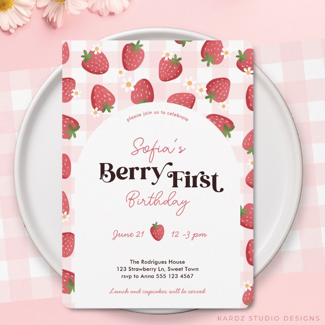 Berry First Birthday primeiro aniversario Convite (Invite shown in 5 x 7 inches size with rounded corners. Personalize size, paper and, corner style)