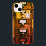 Biblioteca Vintage catálogo madeira armada castanh<br><div class="desc">Um armário de catálogo de cartão de biblioteca de madeira com um aspecto quente e antigo. Russo e masculino.</div>