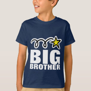 Big brother mais idoso do t-shirt do irmão