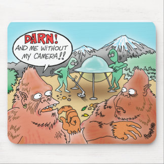 BIGFOOT VÊ ALIENS E QUER SUA CÂMERA MOUSEPAD