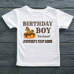 Birthday Boy Horse em uma T-Shirt Rosquinha<br><div class="desc">🤠 🍩 fazer do dia especial dele um sucesso de um ano! Nossa equipe para o cowboy que está pronto para se divertir! Adorável cavalo bebê em uma rosquinha porque todo aniversário precisa de um borrão de doçura! Divertido e confortável, perfeito para o rodeio de aniversário, ♡ Veja mais deste...</div>