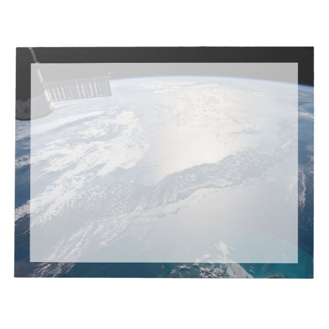 Bloco De Notas A Estação Espacial Internacional Acima Do Atlântic (Frente)