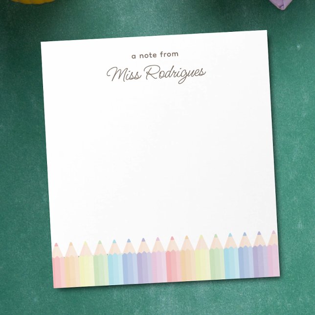 Bloco De Notas Apreciação personalizada do professor Pastel Rainb (Teacher's notepad is displayed at 5.5 x 6 inches. Personalize with your name.)