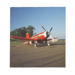 Bloco De Notas avião F2G-1D Super Corsair em um show aéreo em
