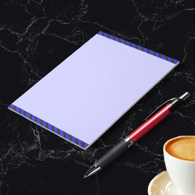 Bloco De Notas Bandas de Diagonal Finas Pretas e Azuis (Thin Black and Blue Diagonal Stripes Notepad)