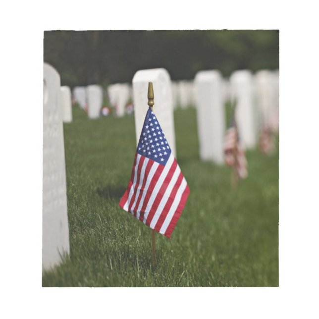 Bloco De Notas Bandeiras americanas em túmulos de Veteranos Ameri (Frente)