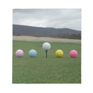 Bloco De Notas Bolas de Golfe de cor brilhante em uma montanha