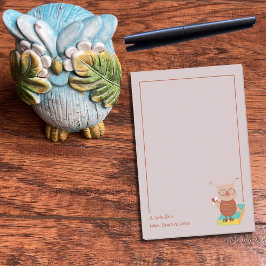 Bloco De Notas Brown Little Owl em um Livro Notas do Professor