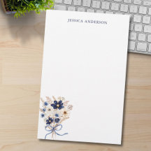 Buquê de Flores Azul-Marinho Elegante Monogramado