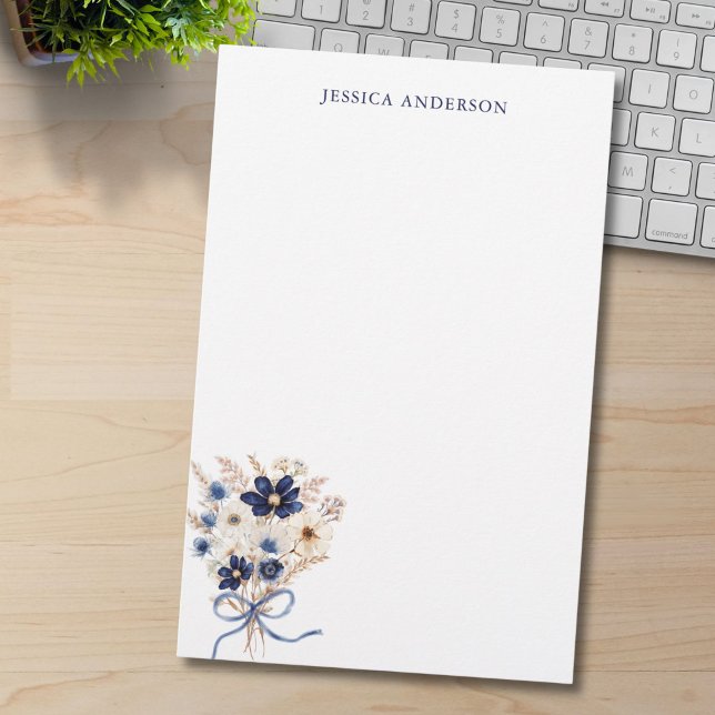 Bloco De Notas Buquê de Flores Azul-Marinho Elegante Monogramado (Criador carregado)