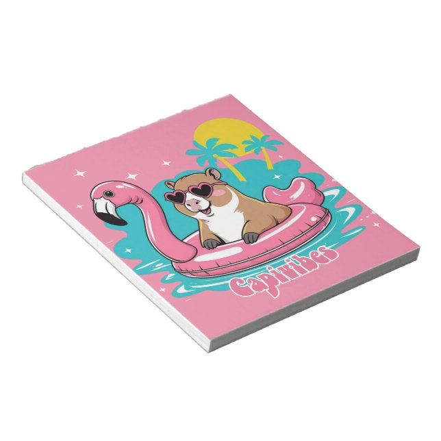 Bloco De Notas Capivara Estilosa no Verão com Boia Rosa (Inclinado)