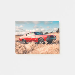 Bloco De Notas Carro Muscular Vermelho na grama.