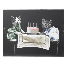 Bloco De Notas Cats celebrating a birthday with cake and candles
