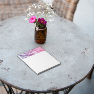 Bloco de notas com letra de abertura roxa da Water