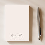 Bloco De Notas Cor-de-rosa-branco monograma | Feminina Minimalist<br><div class="desc">Um simples design de monograma personalizado na moda com uma tipografia moderna e minimalista de escrita manuscrita, emparelhada com uma tipografia de blocos a preto sobre um fundo rosa-claro e elegante. O nome do monograma pode ser facilmente personalizado para fazer um design tão único quanto você! O presente ou acessório...</div>