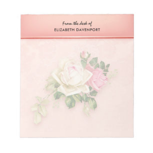 Bloco de notas cor-de-rosa e Buquê rosa branco