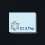 Bloco De Notas Deixe-o nevar floco de neve Natal Hanukkah<br><div class="desc">Notas de posto apresentam uma ilustração marcadora original de um delicioso biscoito de açúcar em floco de neve. Perfeito para a doação de Hanukkah ou para uma estocadora de Natal!</div>