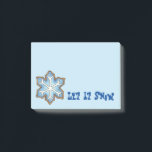 Bloco De Notas Deixe-o nevar floco de neve Natal Hanukkah<br><div class="desc">Notas de posto apresentam uma ilustração marcadora original de um delicioso biscoito de açúcar em floco de neve. Perfeito para a doação de Hanukkah ou para uma estocadora de Natal!</div>