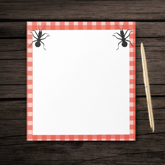 Bloco De Notas Duas grandes formigas pretas vermelhas borda de Xa (Two black ants red white checkered picnic tablecloth border on white paper notepad.)