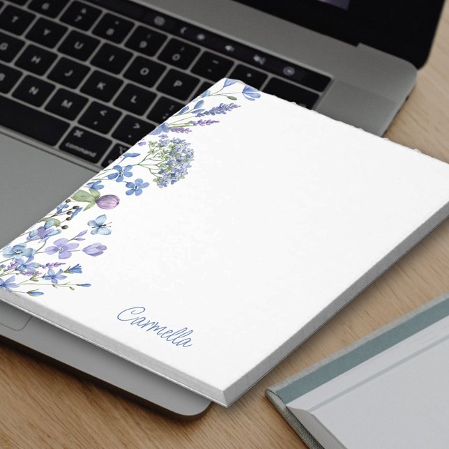 Bloco De Notas Floral Border Periwinkle Wildflower Personalizado (Personalized notepad with margin border of periwinkle and pale purple wildflowers)