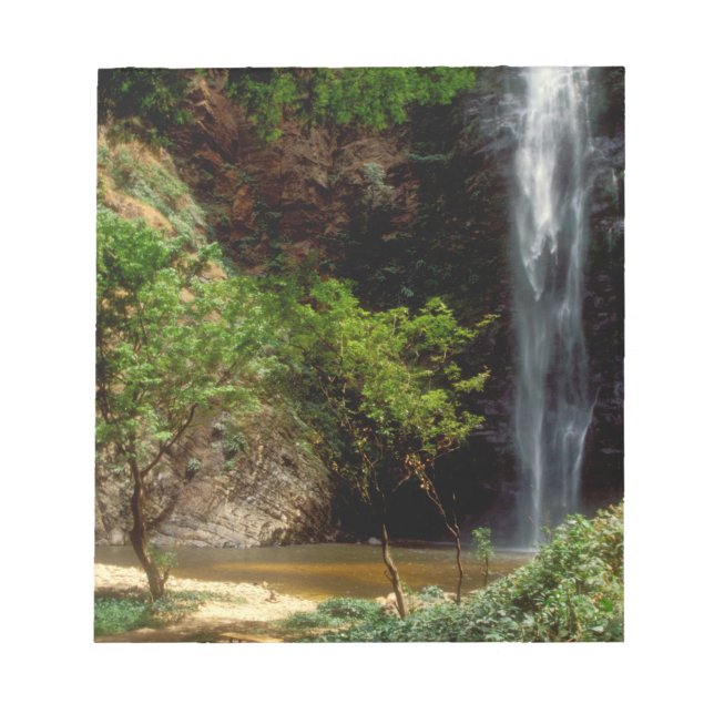 Bloco De Notas Gana: Cachoeira Wli, também conhecida como Cachoei (Frente)