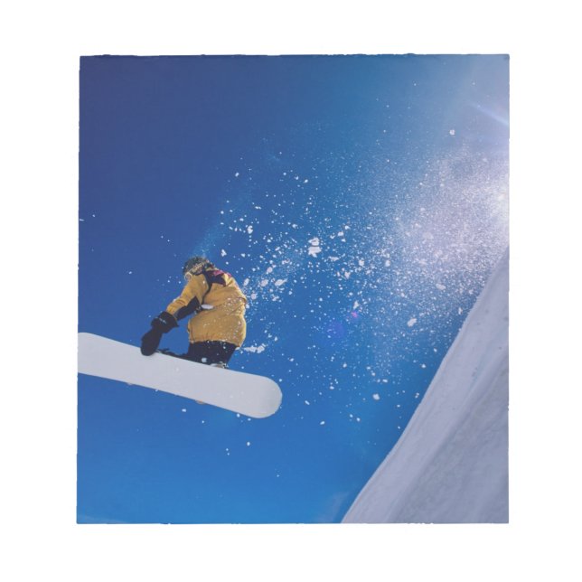 Bloco De Notas Homem voando pelo ar em uma snowboard com (Frente)
