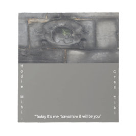 Bloco De Notas Idade Média Tombstone com Latim nele