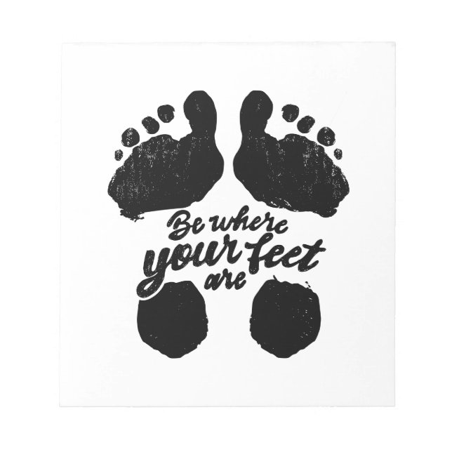 Bloco De Notas Impressão de "Estar onde estão seus pés" preto e b (Frente)