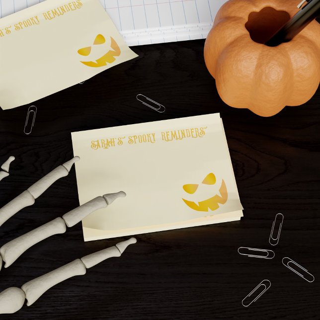 Bloco De Notas Lembretes personalizadas de "Pumpkin Face de Hallo (Spooky pumpkin post it notes for all Halloween reminders. Just add your name)