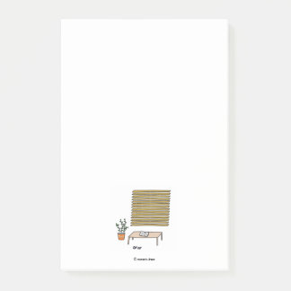 Bloco De Notas Lendo sob as persianas da nota Poste