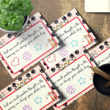 Linda cor vermelha com patas gatinhos bonitos de 4