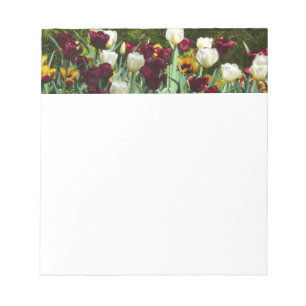 Bloco De Notas Maroon e Tulipas Amarelas Palidez Colorida