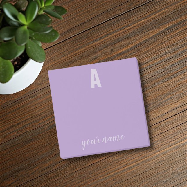 Bloco De Notas Monograma Nome Purple Sticky Posta Notas (Add your name and initial to these cute purple sticky notes)