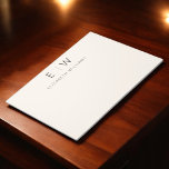 Bloco De Notas Nome do Monograma Moderno e Elegante Neutro<br><div class="desc">Eleve sua experiência de anotação com o nosso Notepad Monograma Moderno Elegante Clássico e Minimalista. Esse bloco de notas meticulosamente projetado combina perfeitamente a sofisticação do eterno com o minimalismo contemporâneo, fazer-o uma ferramenta essencial para o trabalho, a escola ou o uso pessoal. Feito com precisão e atenção ao detalhe,...</div>