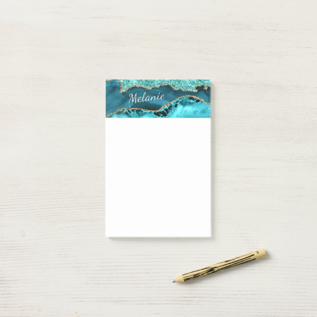 Bloco De Notas Notas Post-it® personalizadas com nome em dourado  (Na mesa)