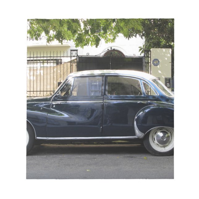 Bloco De Notas O velho, mas muito bem guardado carro Audi. (Frente)