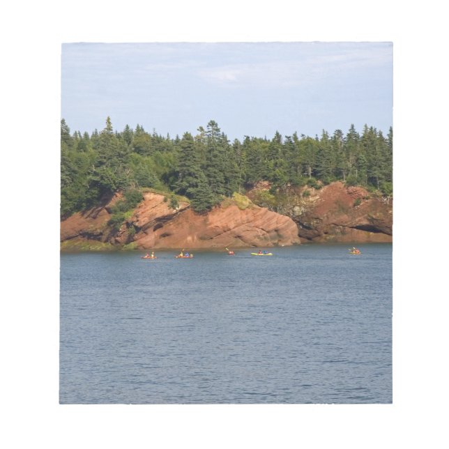 Bloco De Notas Pessoas praticando caiaque no mar na Baía de Fundy (Frente)