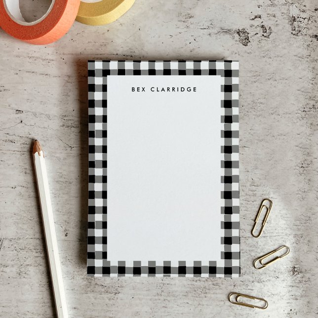 Bloco De Notas Preto e branco verificados personalizados (Black and White Checkered Personalized Post-it Notes)