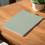 Bloco De Notas Sage Green Modern Minimalist Monographic Name<br><div class="desc">Eleve sua experiência de anotação com o nosso Notepad Monograma Moderno Elegante Clássico e Minimalista. Esse bloco de notas meticulosamente projetado combina perfeitamente a sofisticação do eterno com o minimalismo contemporâneo, fazer-o uma ferramenta essencial para o trabalho, a escola ou o uso pessoal. Feito com precisão e atenção ao detalhe,...</div>