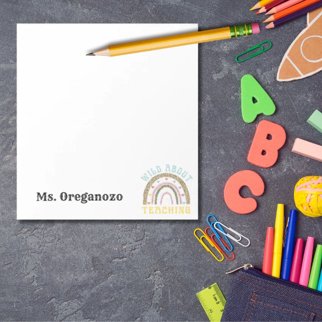 Bloco De Notas Selvagem Personalizada sobre Ensinar Boho Rainbow (Wild about teaching personalized rainbow notepad)