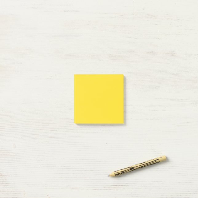 Bloco De Notas Simples Amarelo Plano (Na mesa)