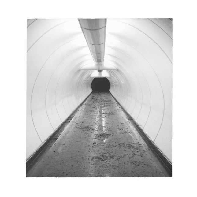 Bloco De Notas Singapura. Um túnel pedestre iluminado em (Frente)