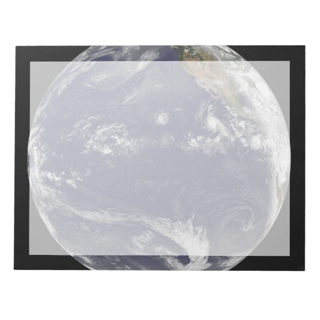 Bloco De Notas Terra Com Três Ciclones Tropicais No Pacífico. (Frente)