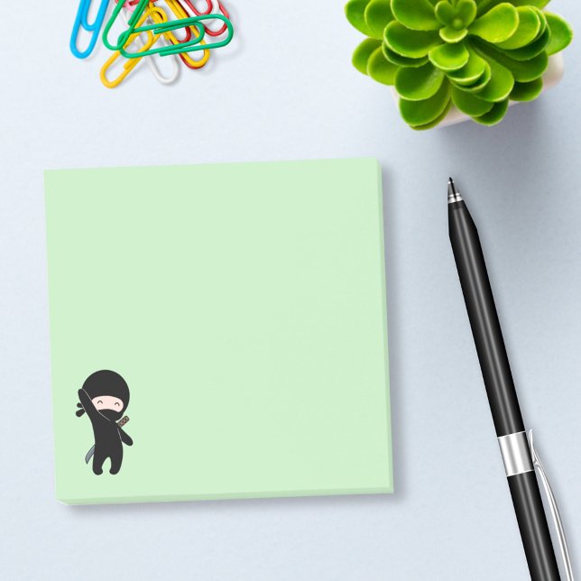 Bloco De Notas Tiny Happy Ninja sobre verde (Criador carregado)