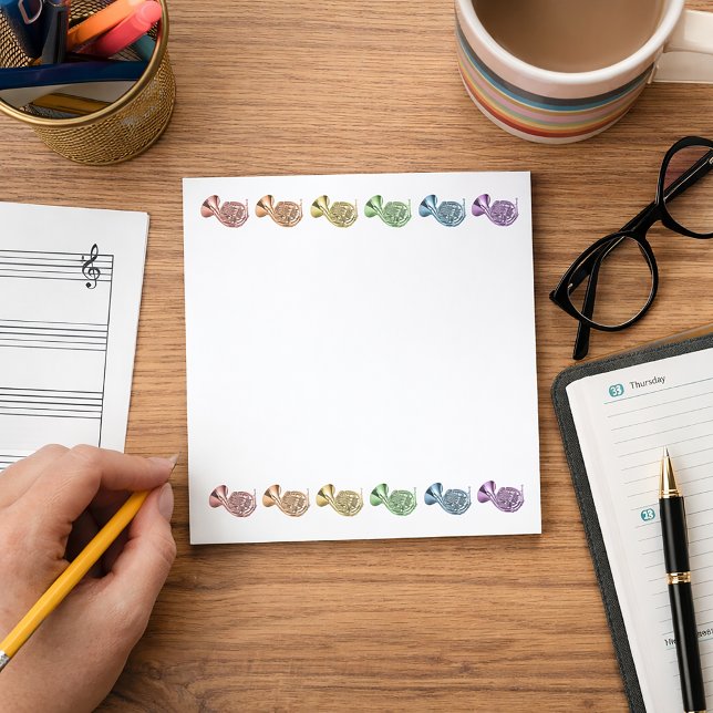 Bloco De Notas Trompa Francesa Instrumento Musical Arco-íris Colo (A notepad featuring two rows of french horns in a rainbow of colors.)