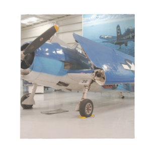 Bloco De Notas Um avião de combate F-6F Hellcat da Segunda Guerra