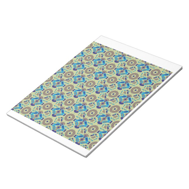 Bloco De Notas um padrão azul e verde sobre um fundo verde (Inclinado)