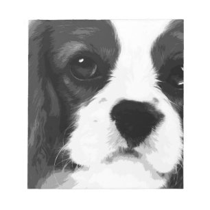 Bloco De Notas Um spaniel de rei Charles descuidado preto e