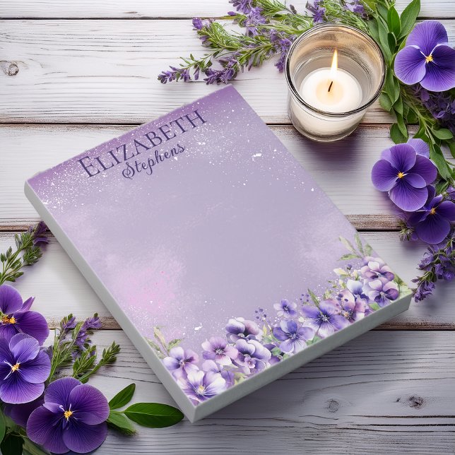 Bloco De Notas Violetas Roxas Elegantes Floral Boho - Nome (Personalized Purple Violets Floral Lavender 5.5" x 6" Notepad | Elegant Custom Name Stationery)