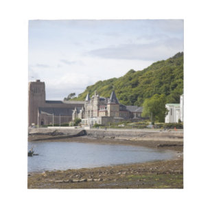Bloco De Notas Vista costeira com edifícios históricos, Oban,